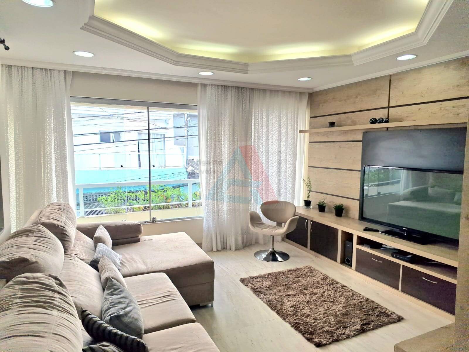 Casa à venda com 3 quartos, 137m² - Foto 1