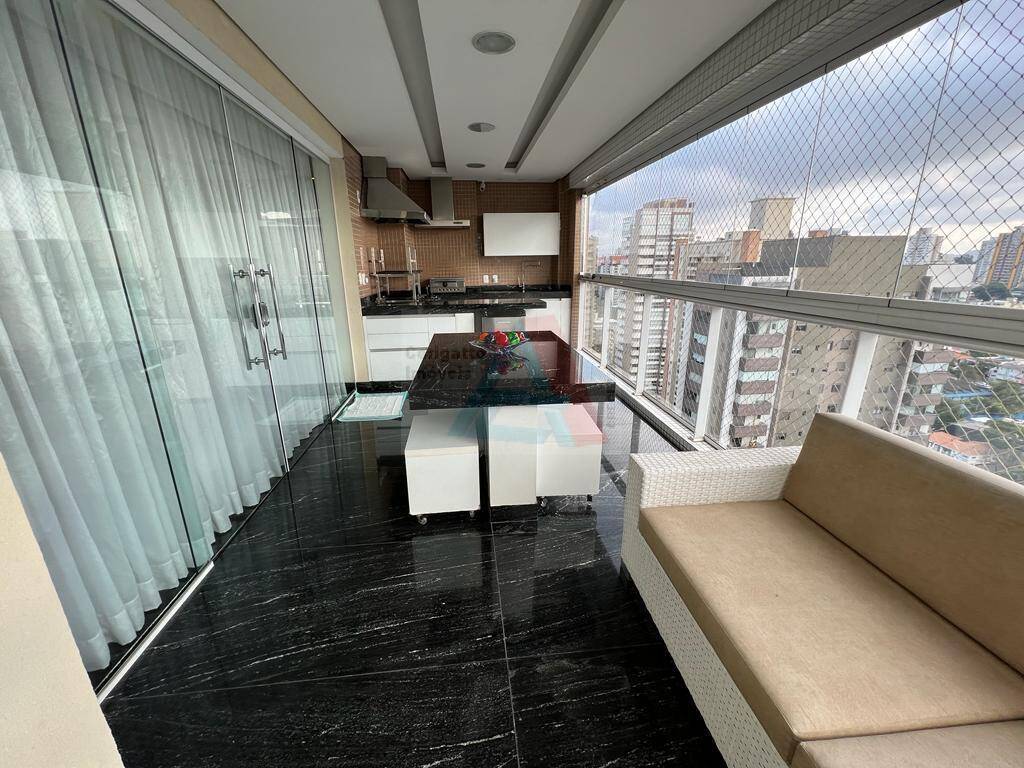 Apartamento à venda com 3 quartos, 227m² - Foto 1