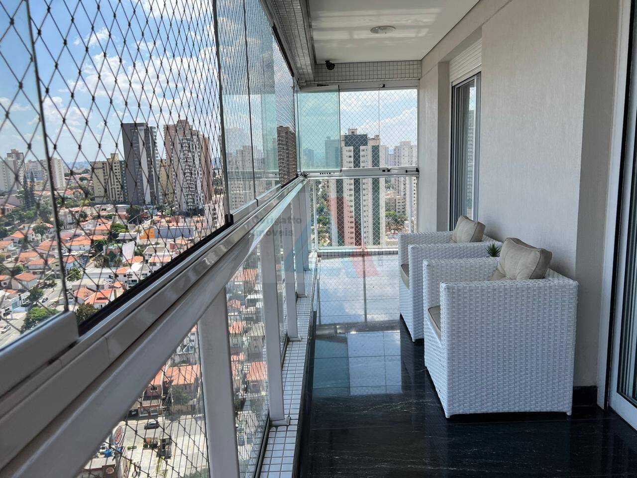 Apartamento à venda com 3 quartos, 227m² - Foto 3